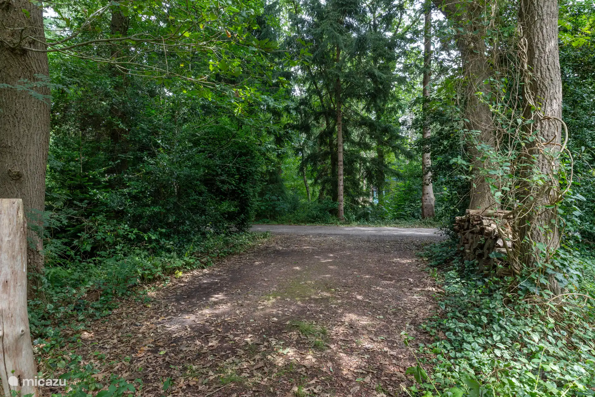 Parkplatz geeignet für 2 Autos