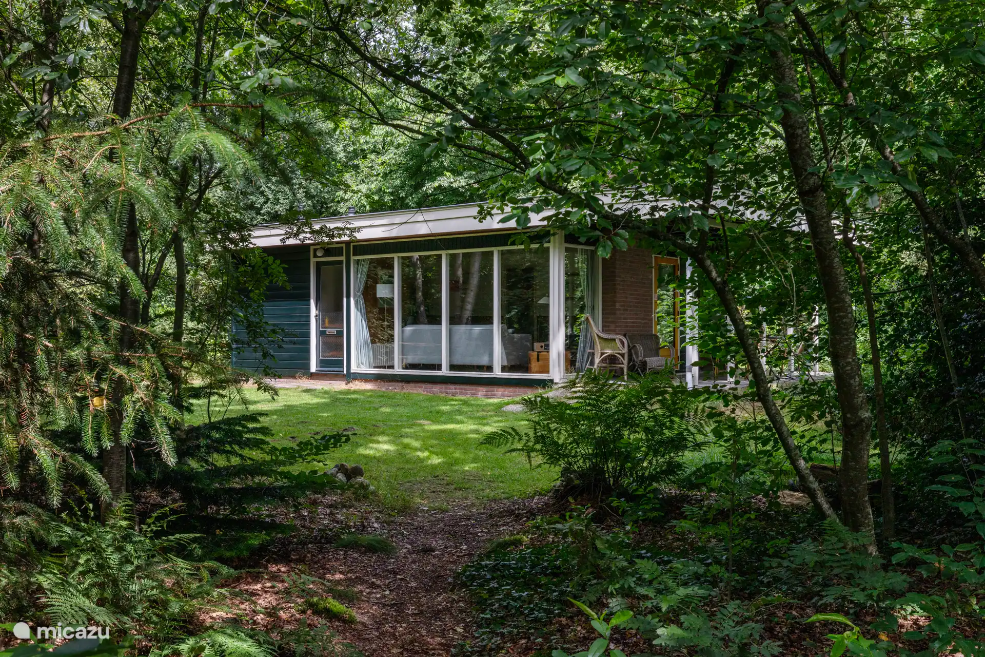 Großer Waldgarten auf mehr als 4.200 m2 Land