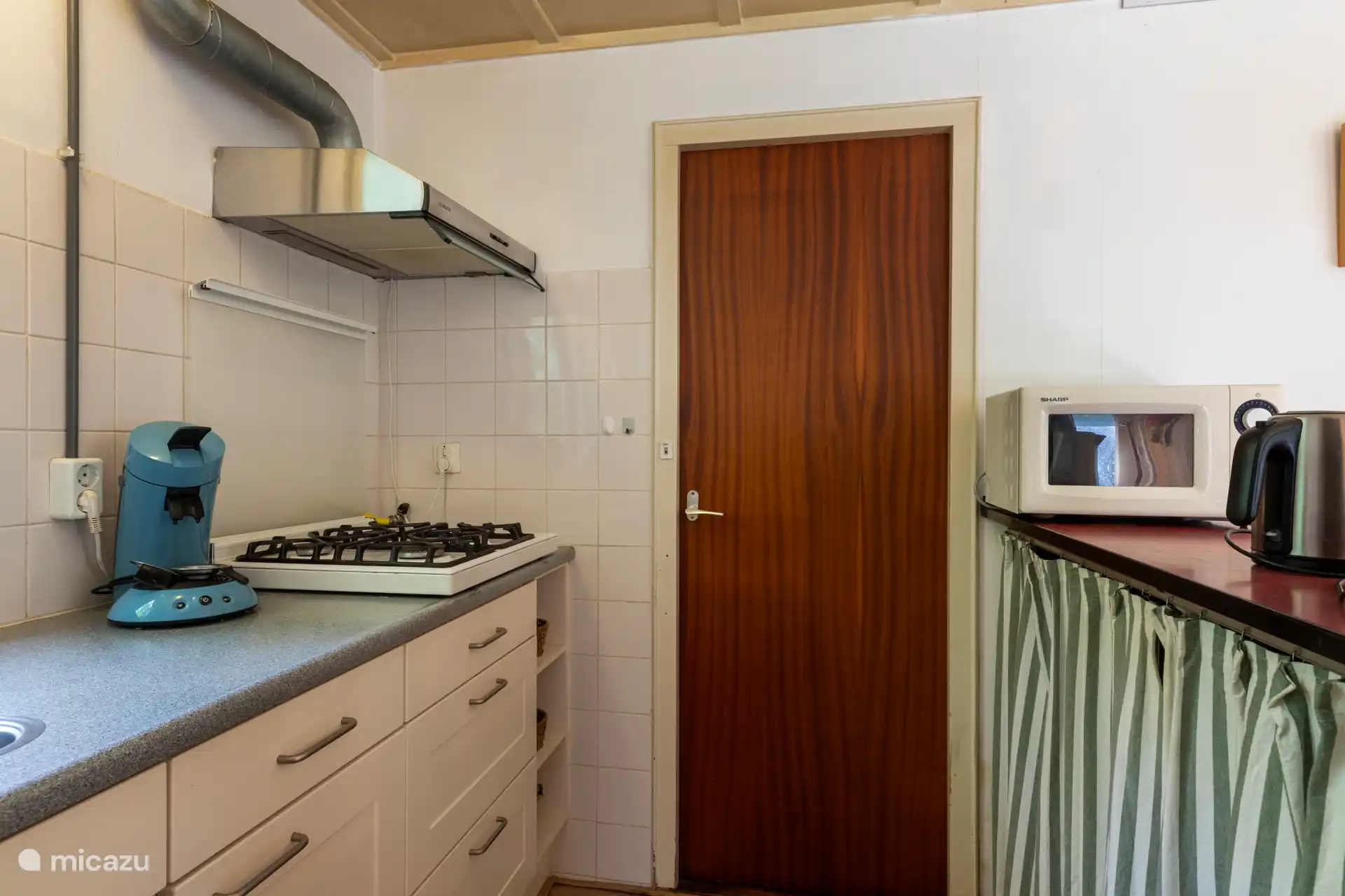 Herd und Mikrowelle stehen zur Verfügung