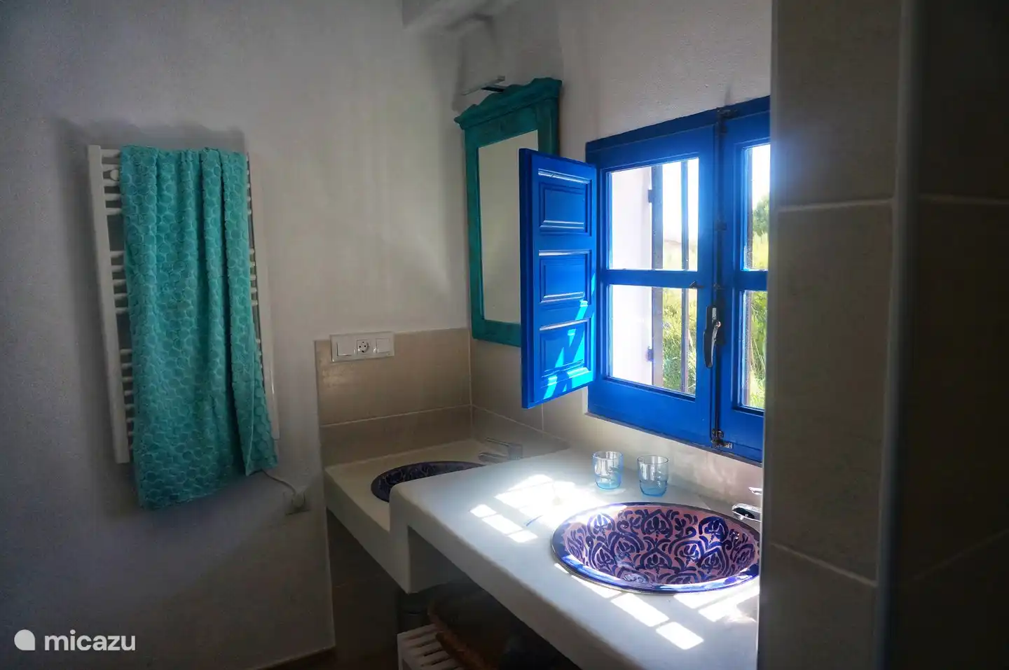 La salle de bain Ruiseñor (rossignol) a un deuxième lavabo abaissé