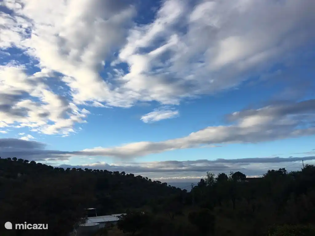 Ciel nuageux depuis la terrasse avant