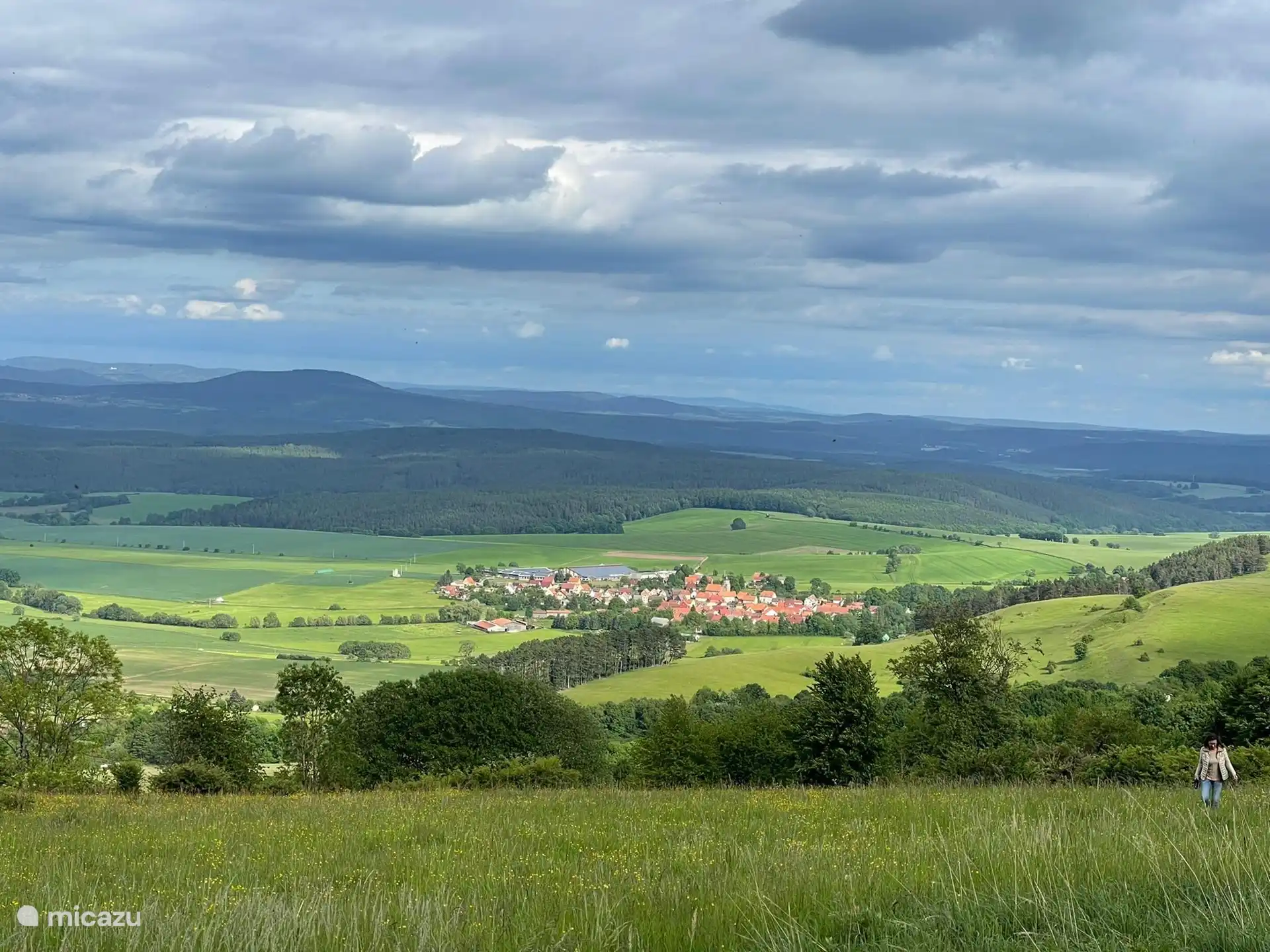 Wandern Sie stundenlang durch den Wald und genießen Sie dann plötzlich wieder die Aussicht.