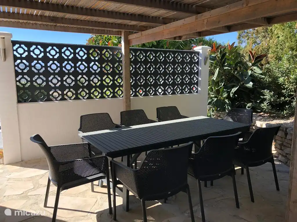 Terraza exterior cubierta