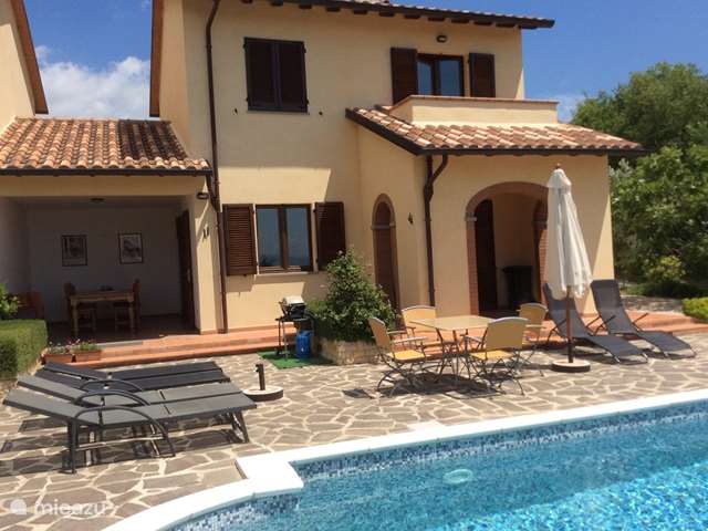 Holiday home in Italy, Umbria – terraced house Casa Trasimeno