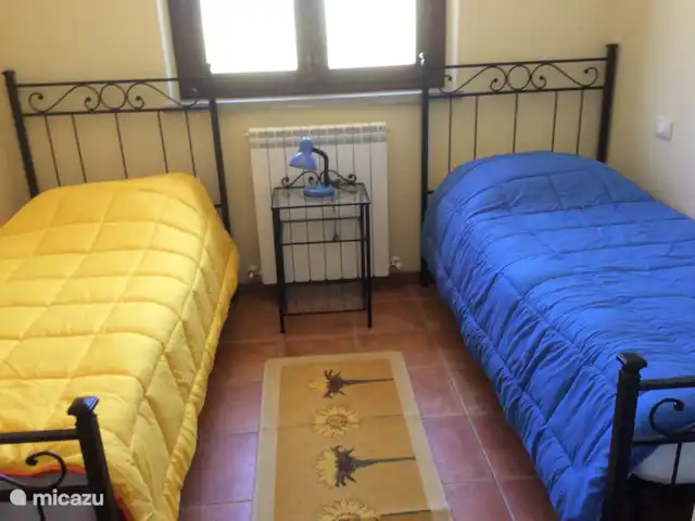 geschakelde woning huren in Italië, Umbrië, Tuoro sul Trasimeno – Casa Trasimeno                   Slaapkamer
                      boven.