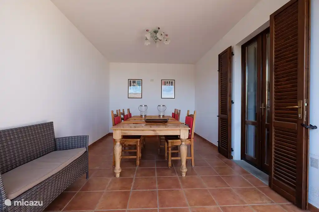 Loggia, suitable for 10 chairs