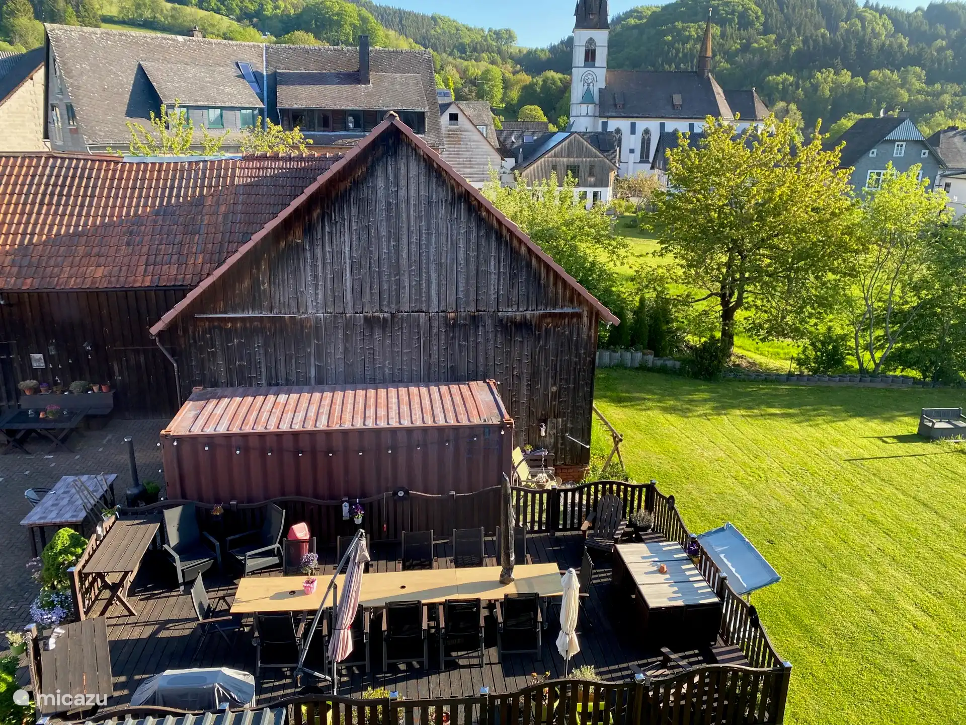 Schöne Terrasse zum geselligen Beisammensein
