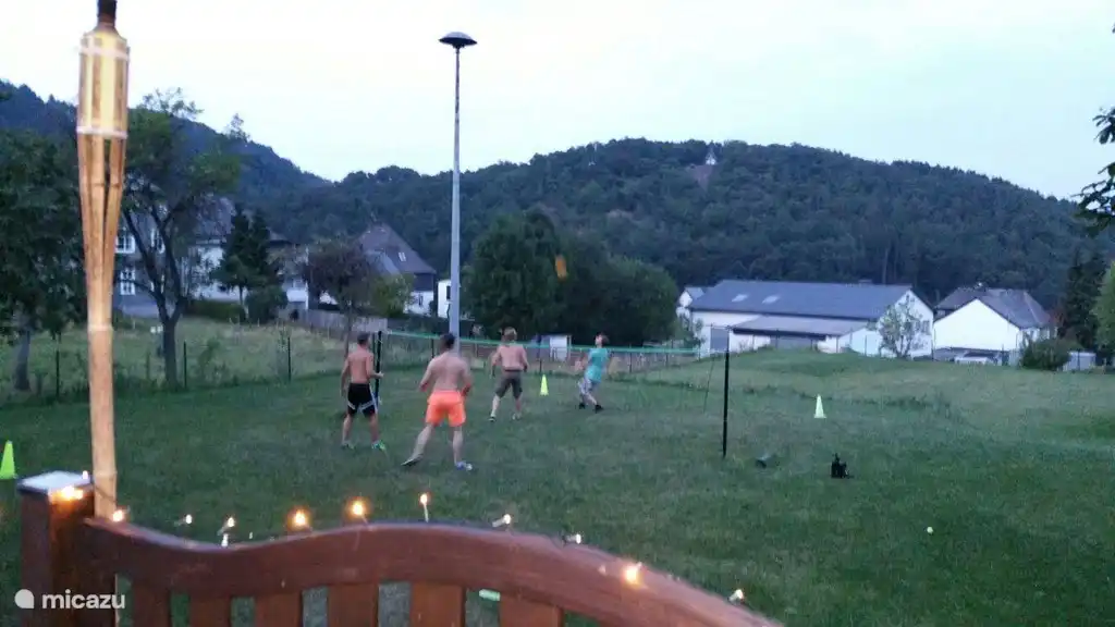 Garten frei bis 22:00 Uhr zu nutzen, Spiele erhältlich