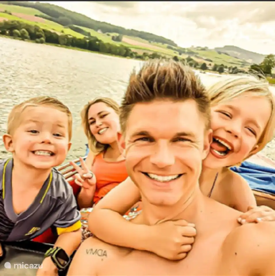 Ein Elektroboot auf dem Diemelsee zu mieten wird Sie glücklich machen!
