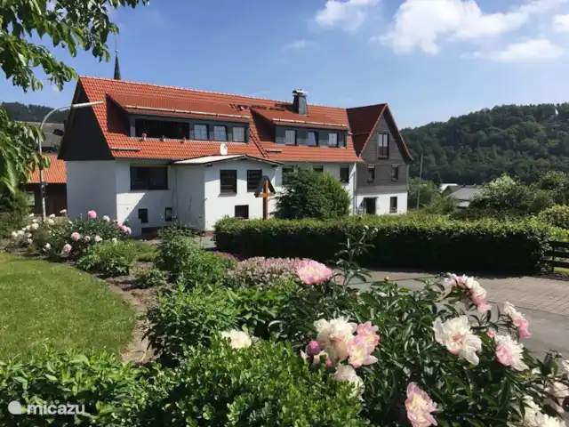 Fun4all-holidayhome, 10-18P. Grupos en Alemania, Sauerland, Medebach - apartamento Fun4all-holidayhome se encuentra en el primer piso de esta casa