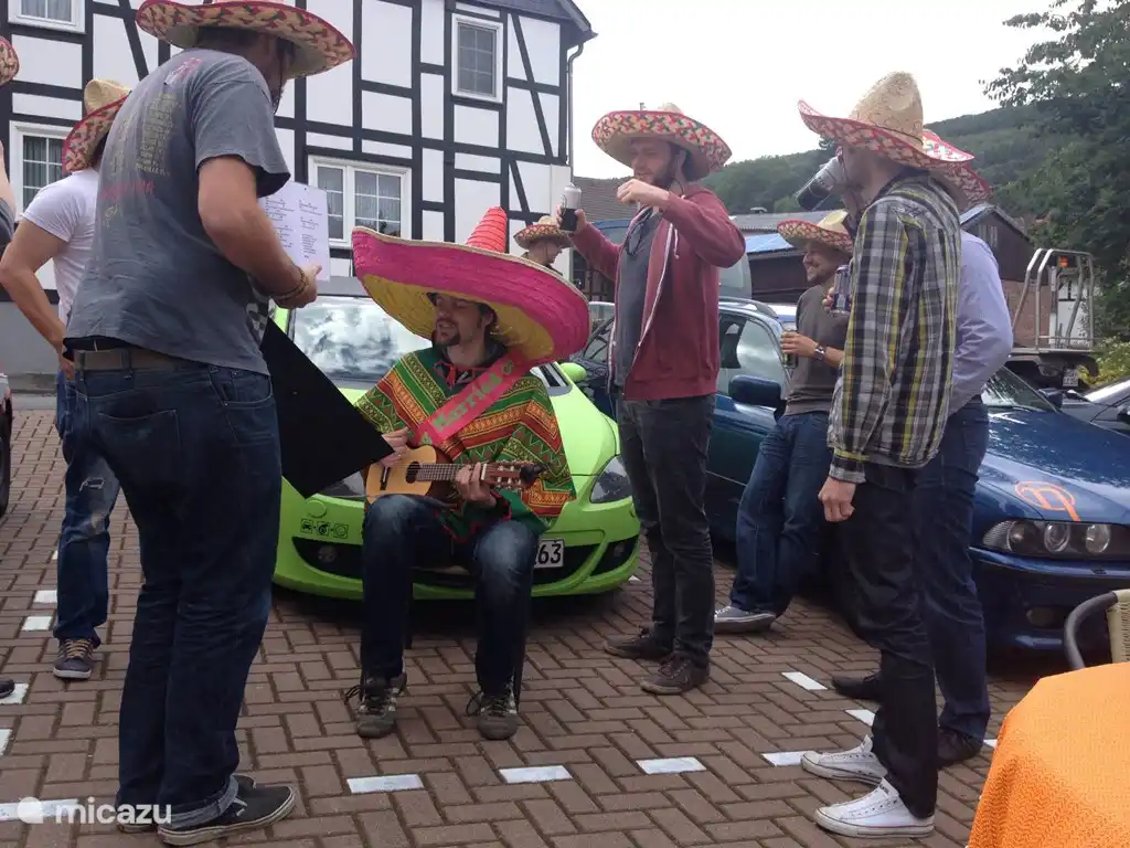 Wenn Sie die Hausordnung respektieren (nach 22:00 Uhr respektieren wir die Nachtruhe unserer Nachbarn), werden Sie hier eine fantastische Zeit haben!