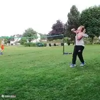 Spiele wie Badminton, Jeux des Boulles, Volleyball, Dart usw.