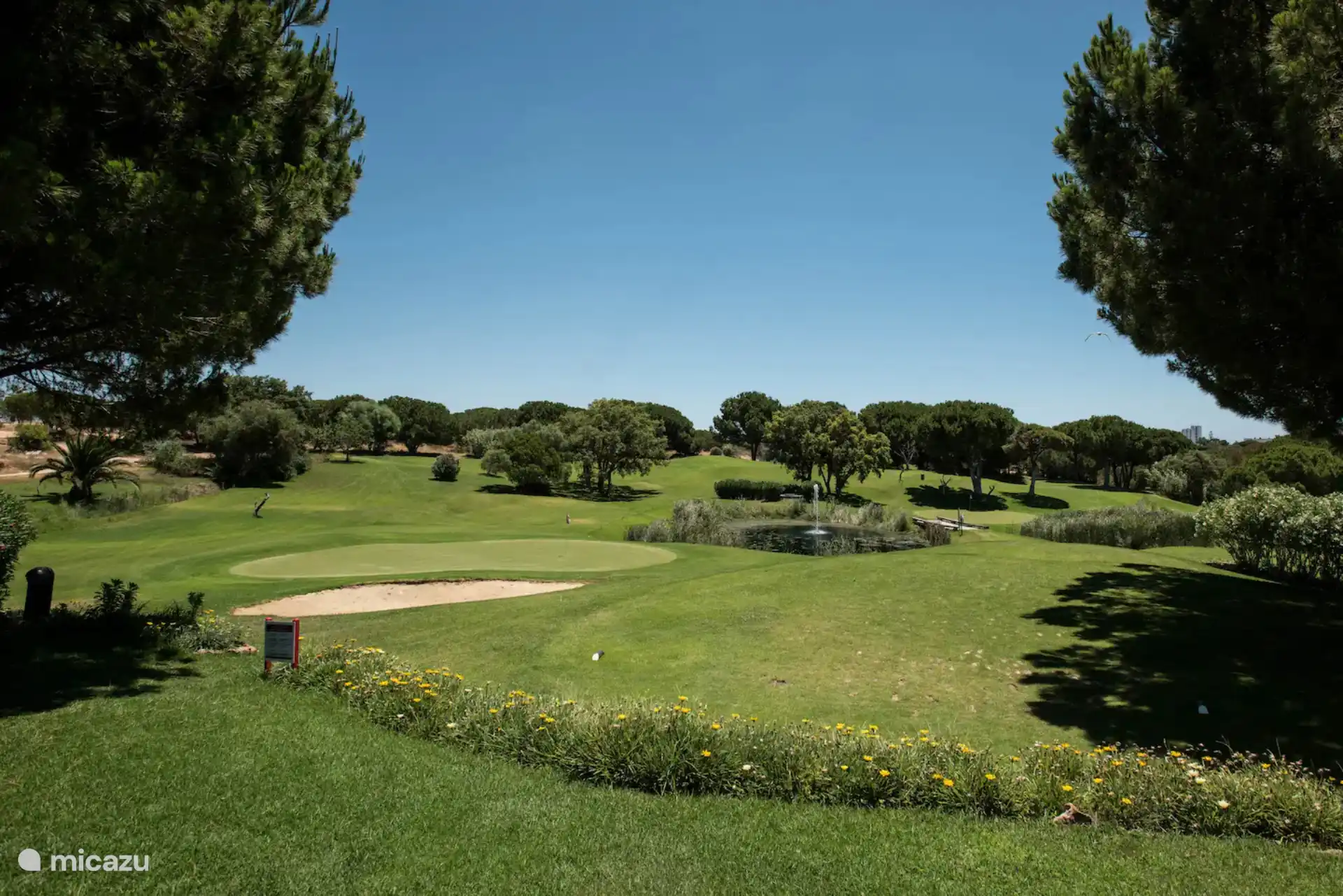 Schöne Gärten, Par3-Golfplatz, 4 Tennisplätze, 6 Schwimmbäder, 1 Hallenbad, Fitness