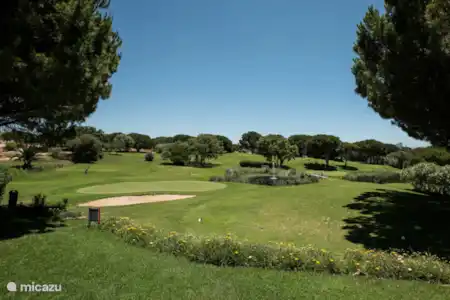 Beaux jardins, parcours de golf par 3, 4 courts de tennis, 6 piscines, 1 piscine intérieure, fitness