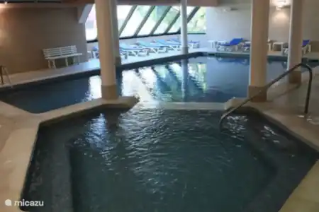 Beaux jardins, parcours de golf par 3, 4 courts de tennis, 6 piscines, 1 piscine intérieure, fitness