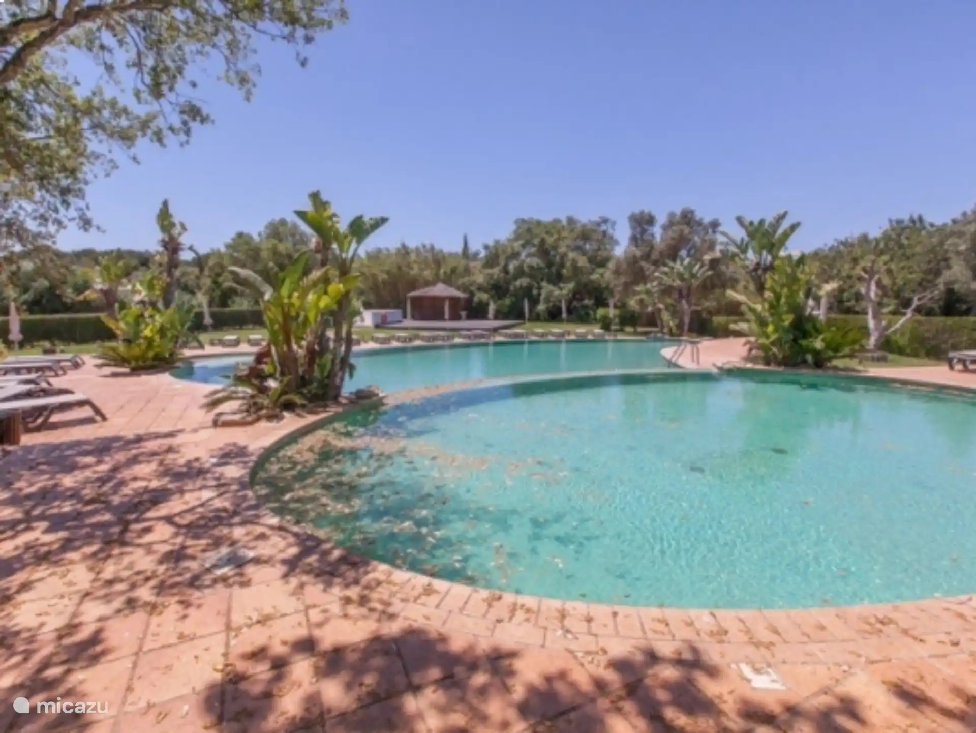 Schöne Gärten, Par3-Golfplatz, 4 Tennisplätze, 6 Schwimmbäder, 1 Hallenbad, Fitness