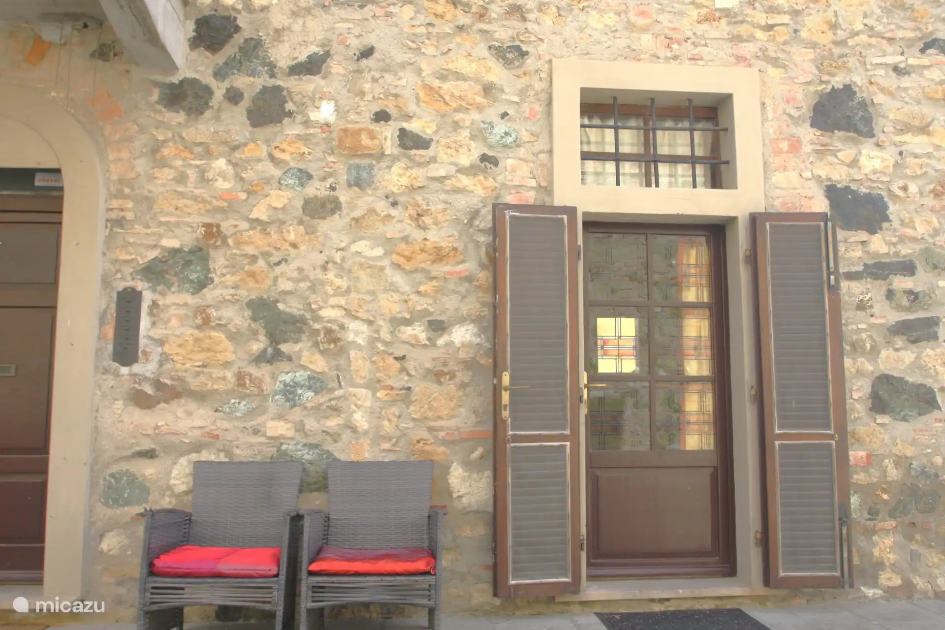 Entrada al apartamento A con zona de estar