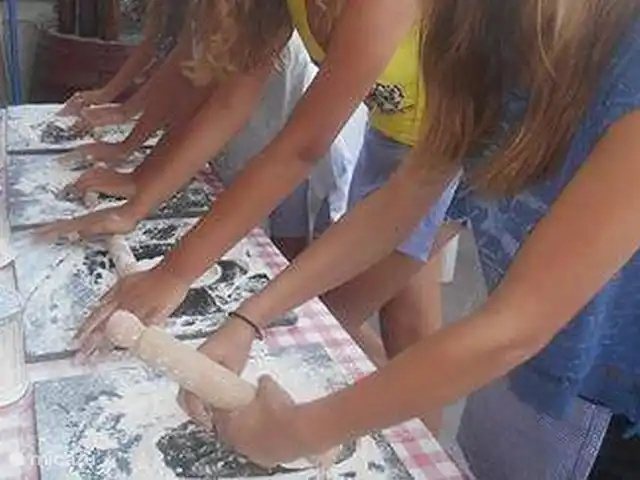 NIEUW - Lo Scricciolo Appartement A huren in Italië, Toscane, Montecastelli Pisano - appartement Stap 1, pizzabolletjes uitrollen