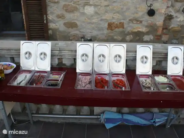 NIEUW - Lo Scricciolo Appartement A huren in Italië, Toscane, Montecastelli Pisano - appartement Stap 2, beleg uw pizza met de ingrediënten van het pizza buffet