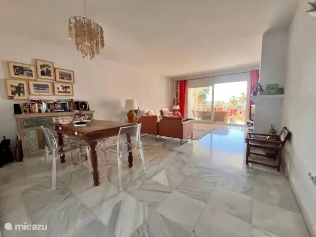 Marbella, San Pedro, El Paraíso en España, Costa del Sol, Marbella - apartamento Gran salón de 55m2
