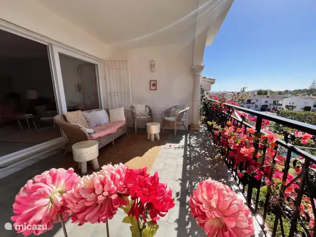Marbella, San Pedro, El Paraíso en España, Costa del Sol, Marbella - apartamento Sala de estar en la terraza