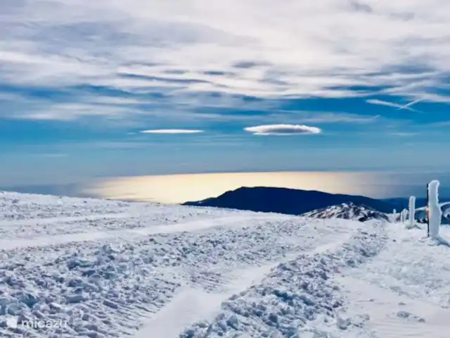 Marbella, San Pedro, El Paraíso en España, Costa del Sol, Marbella - apartamento En invierno, 2 horas en coche, Sierra Nevada, esquiando desde 3200m. El mar se puede ver en el fondo.