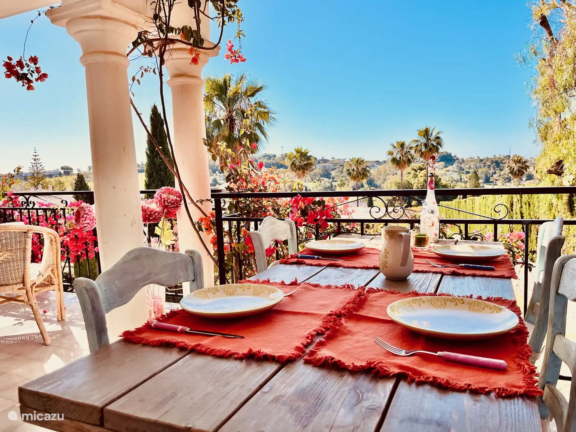 Gemütliches Essen mit schöner Aussicht.