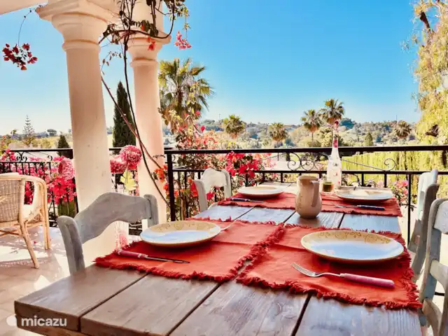 Marbella, San Pedro, El Paraíso en España, Costa del Sol, Marbella - apartamento Comida acogedora con una bonita vista.