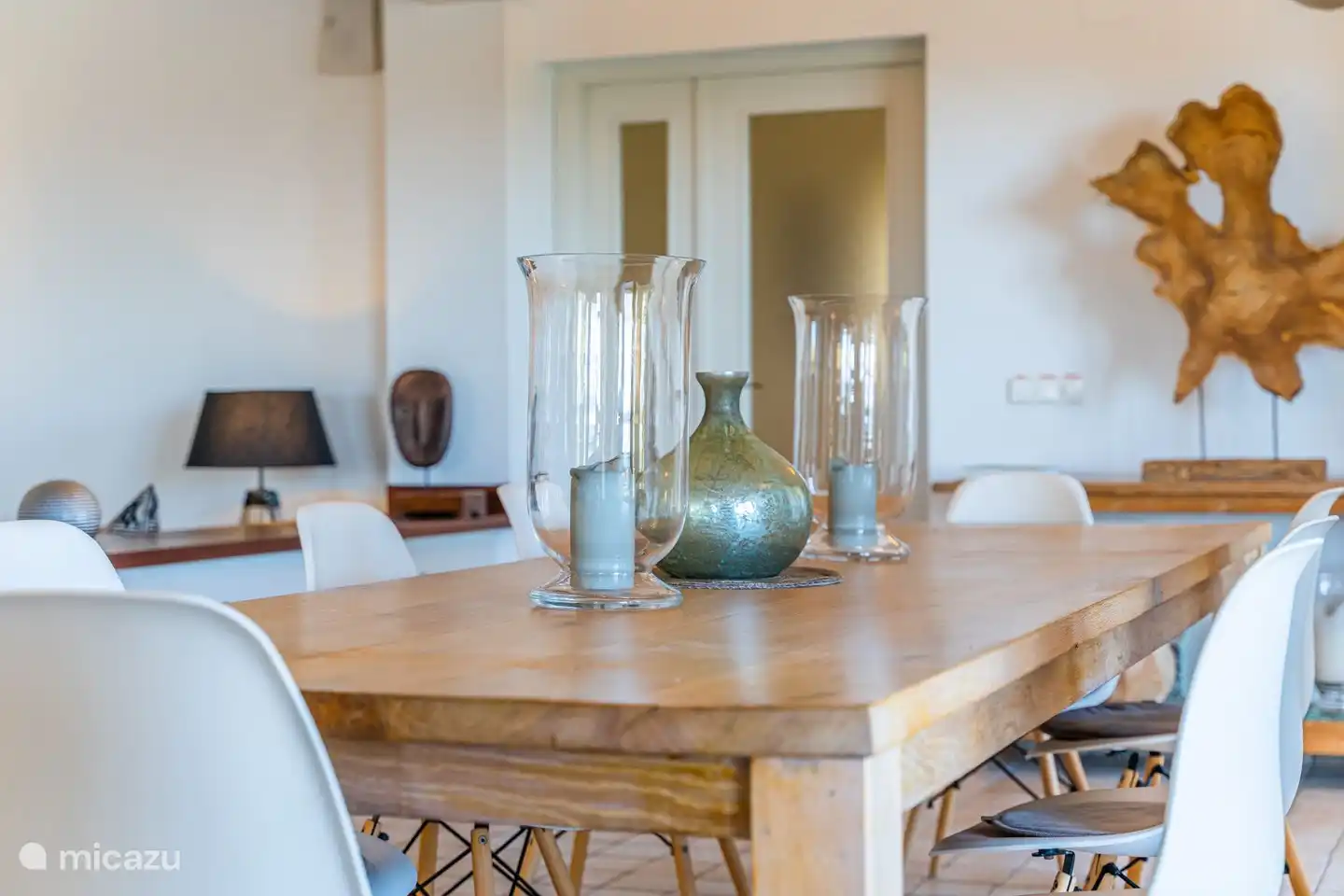 Der Esstisch im Wohnzimmer