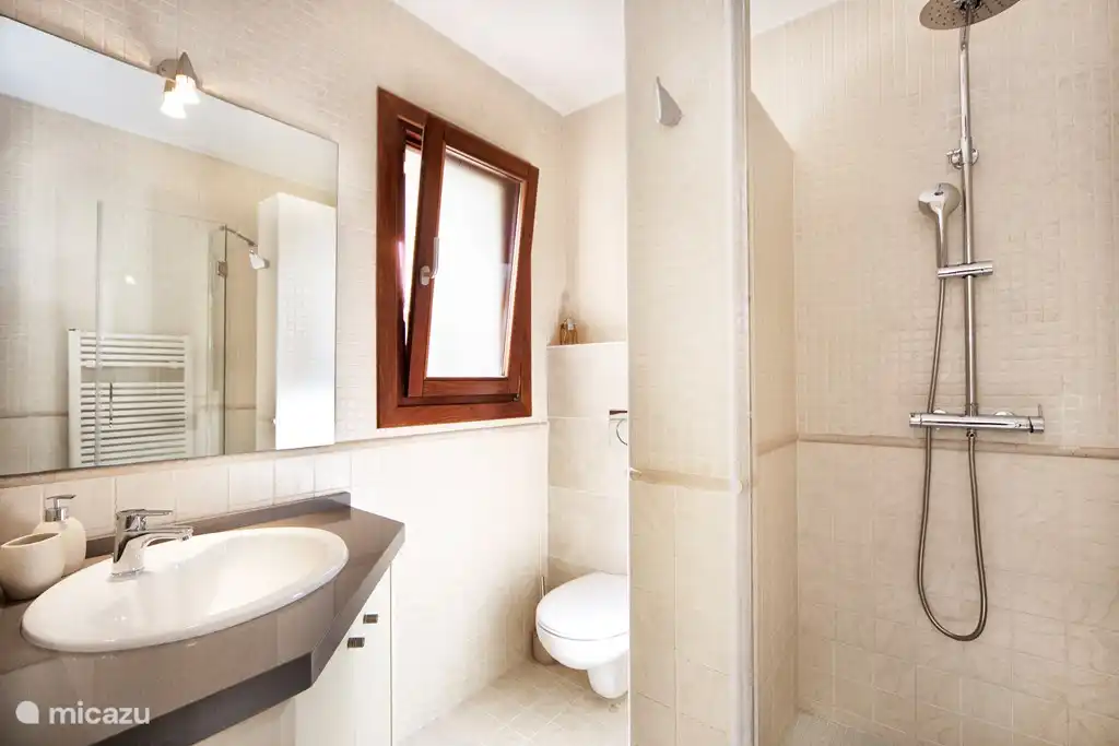 Die Badezimmer 3 und 4 sind komfortabel und komplett ausgestattet