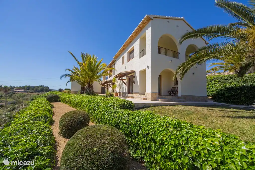 Die wunderschön gelegenen Gärten bieten Ruhe, Raum und Abkühlung