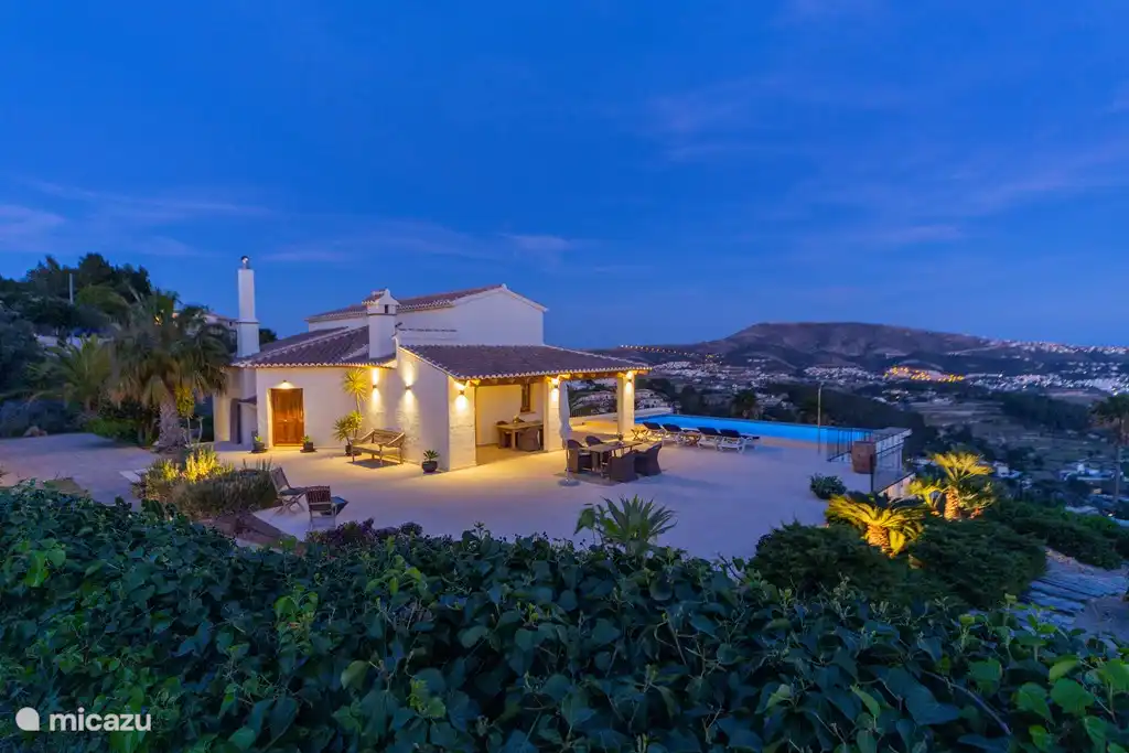 Die Terrasse im Abendlicht