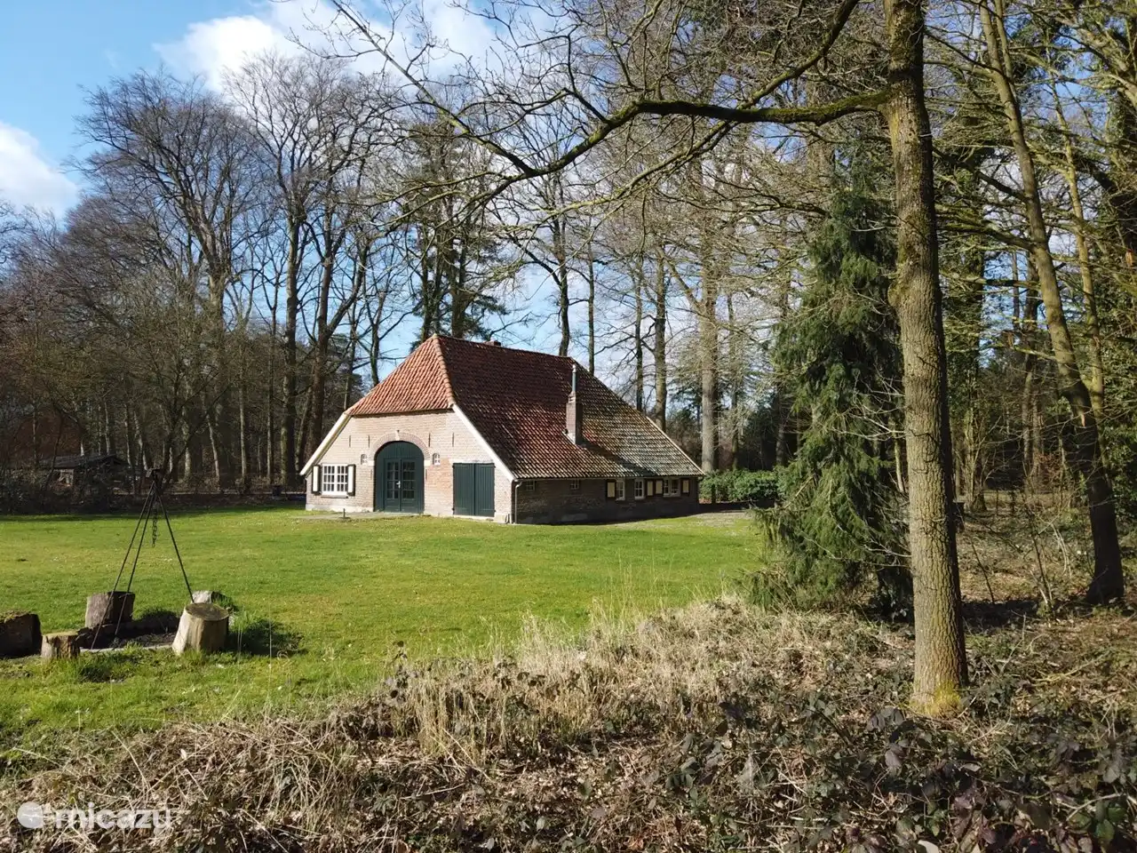 Mit einer schönen Feuerstelle im Garten