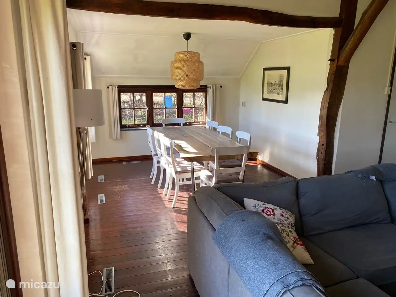 Geräumiger Esstisch