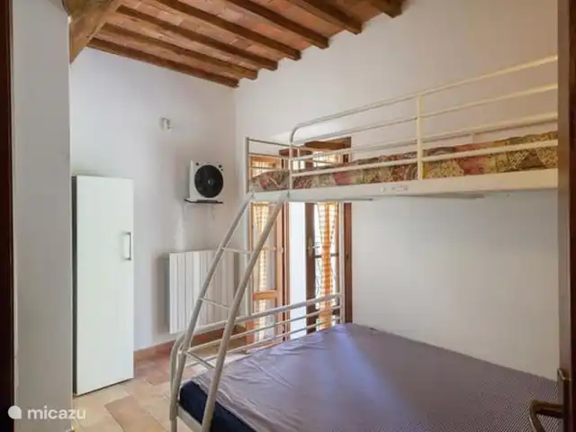 NIEUW - Lo Scricciolo  Appartement B huren in Italië, Toscane, Montecastelli Pisano - appartement Slaapkamer van het appartement met stapelbed voor 3 personen