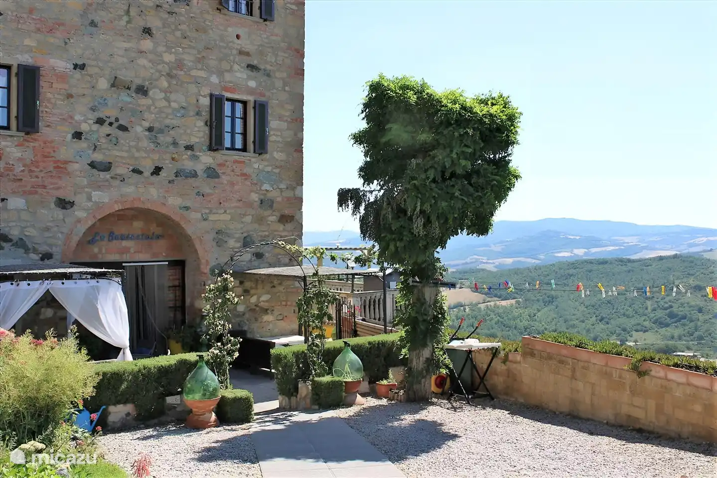 Entrée avec terrasses
