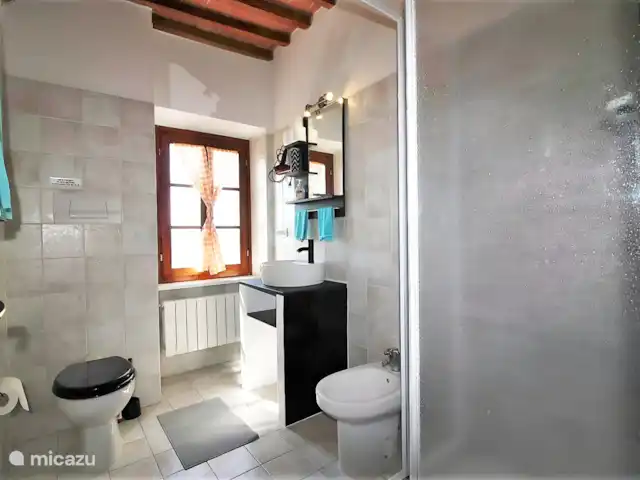 NIEUW - Lo Scricciolo Appartement E huren in Italië, Toscane, Montecastelli Pisano - appartement Badkamer
