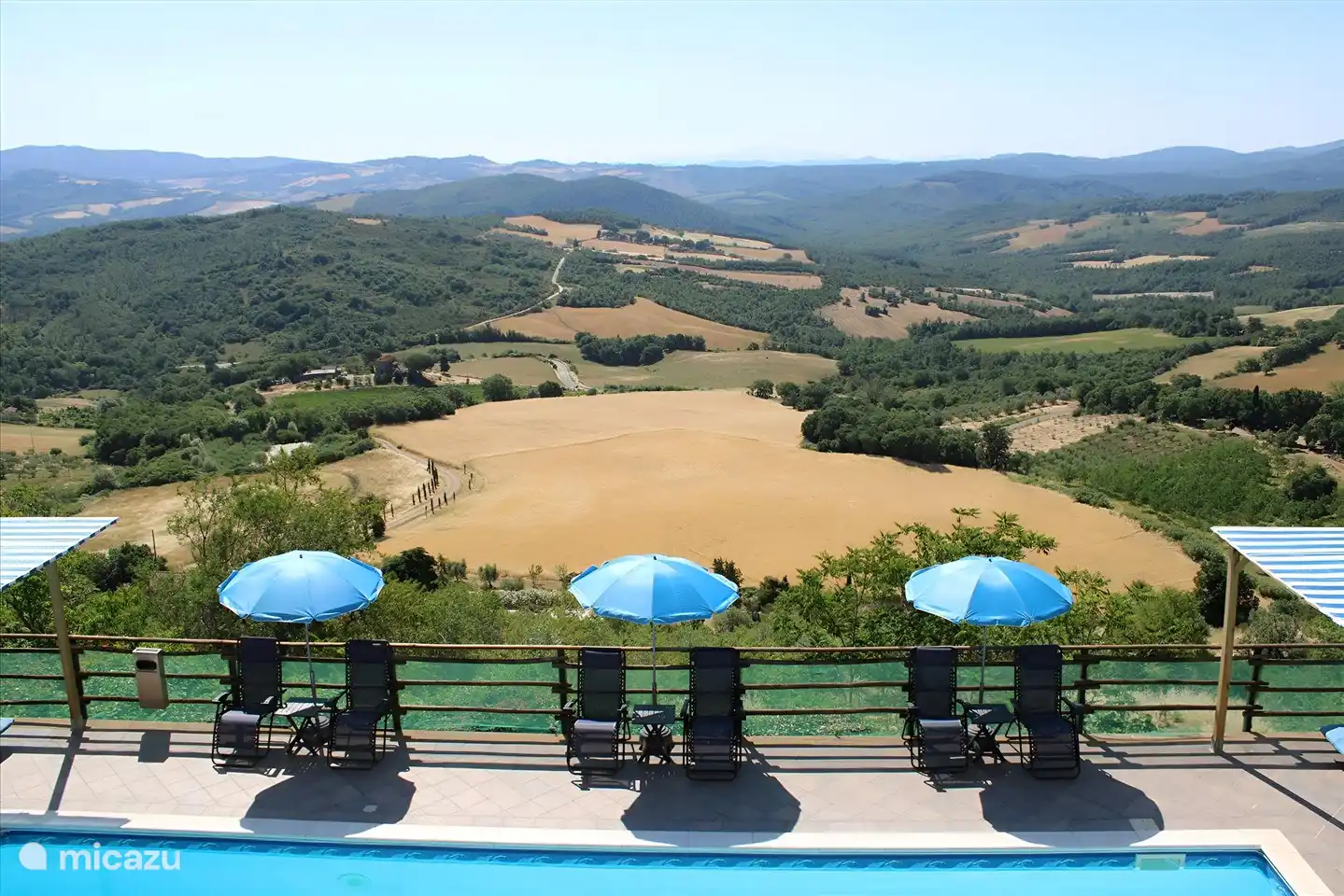 Vue depuis la piscine