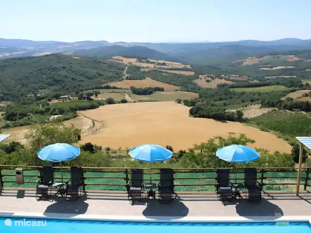 NIEUW Lo Scricciolo - Penthouse G huren in Italië, Toscane, Montecastelli Pisano - appartement uitzicht vanaf het zwembad