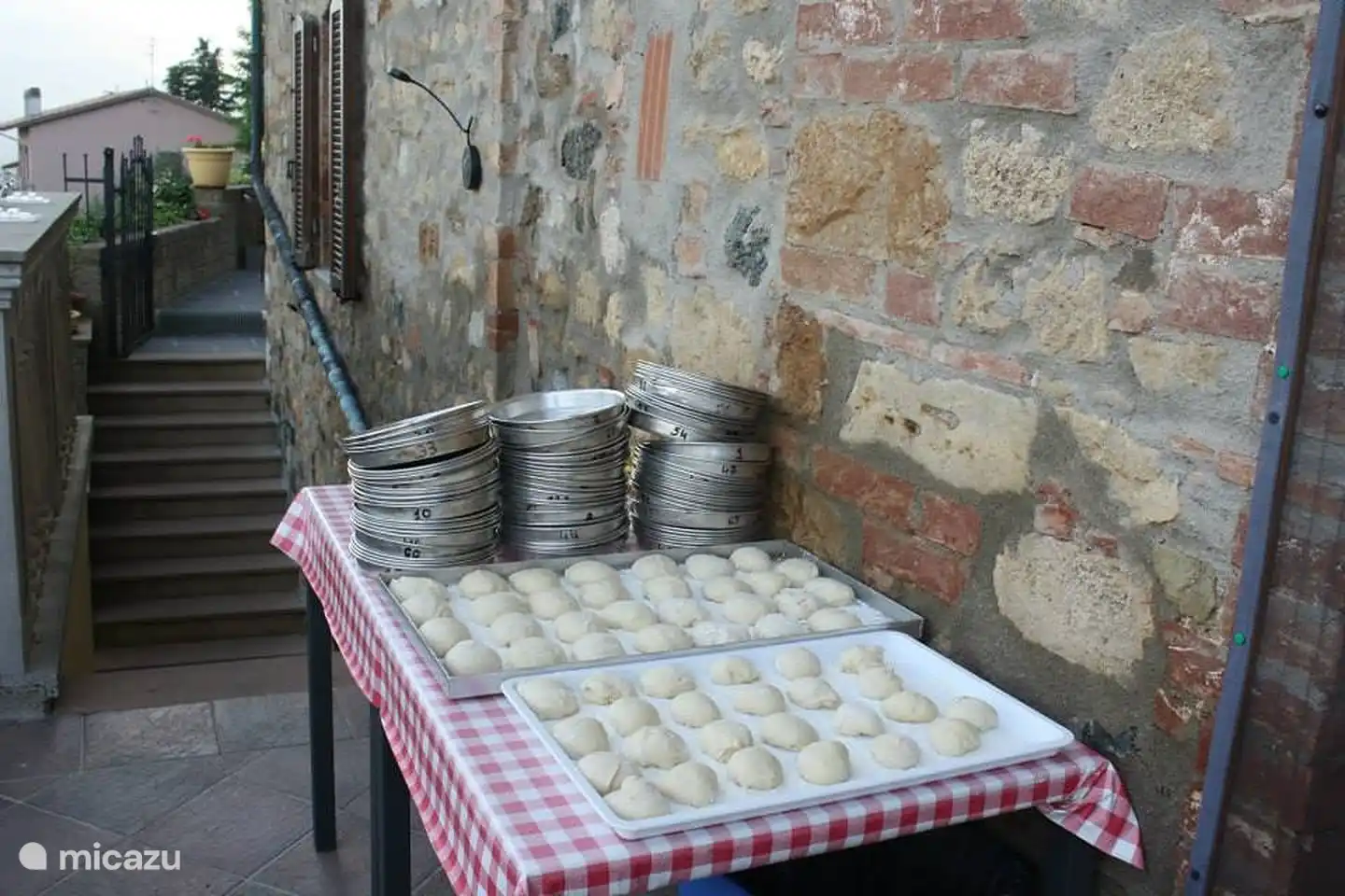 Bolas de pizza de tamaño pequeño para que puedas hacer y degustar más pizzas.