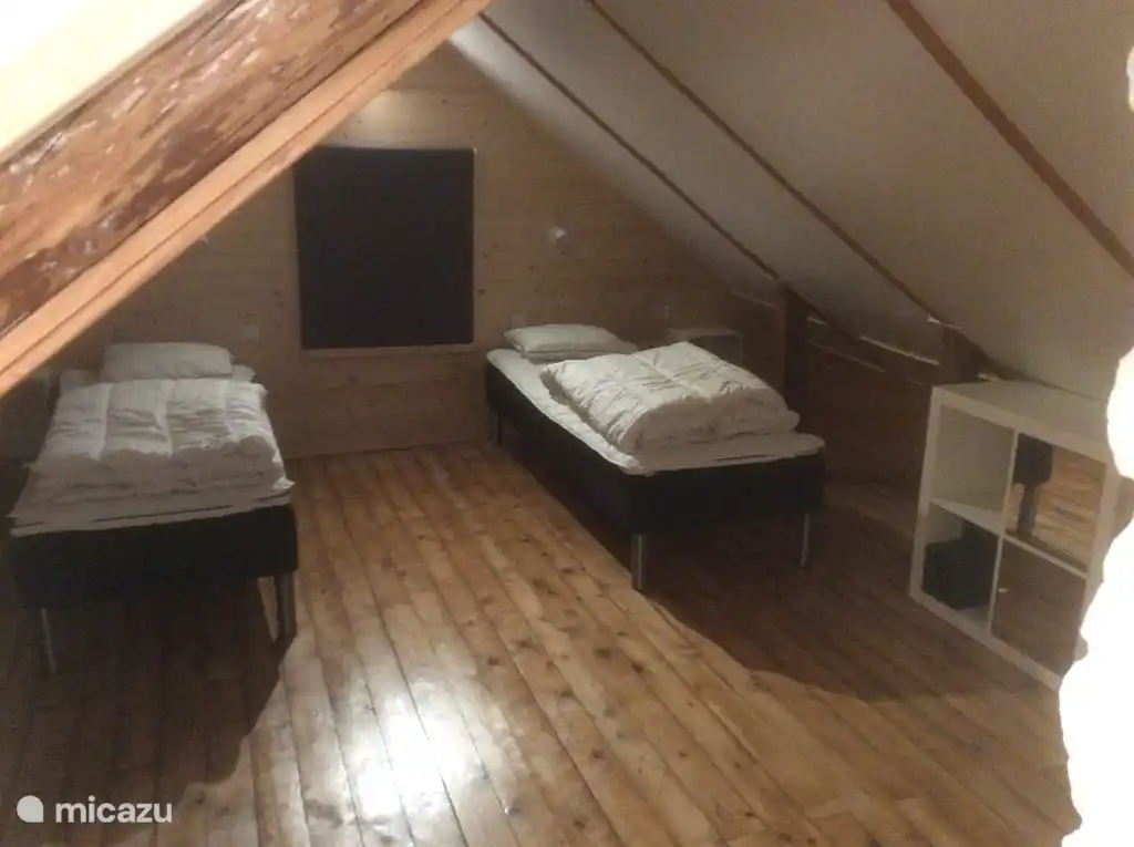 Schlafzimmer mit Betten 80x200 Sie können Bettwäsche bei uns mieten: € 18 pro Person,