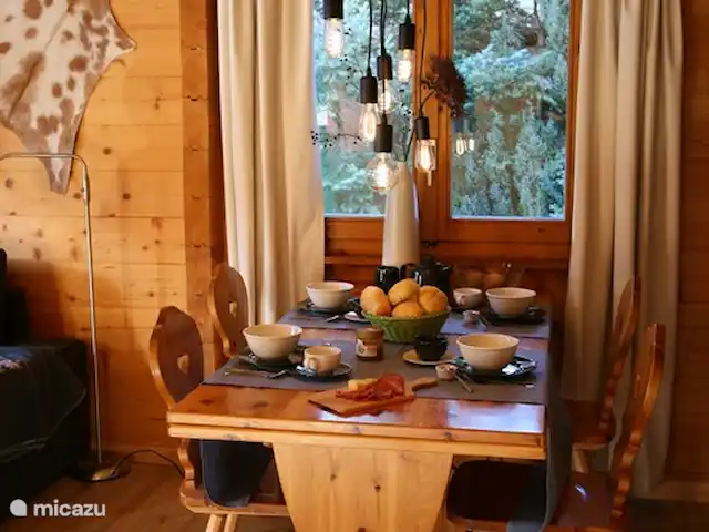 chalet huren in Zwitserland, Wallis, Fiesch – Chalet Valais Eettafel