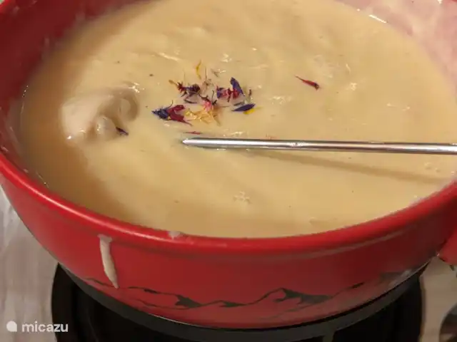 chalet huren in Zwitserland, Wallis, Fiesch – Chalet Valais Heerlijke kaasfondue maken thuis