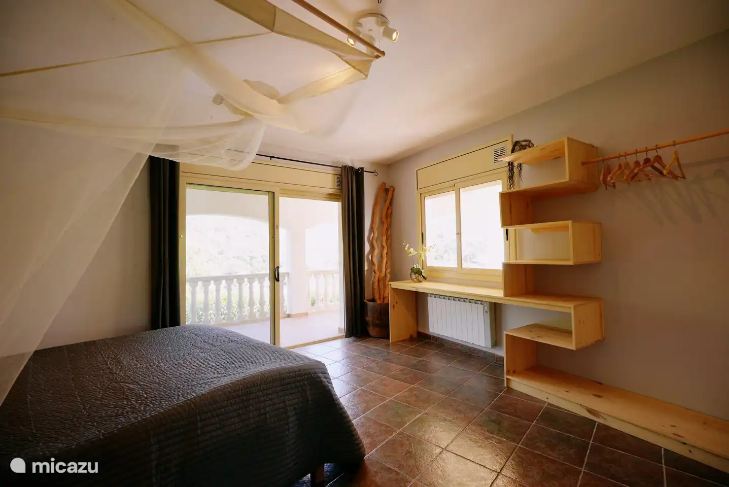 Chambre 3 :
(2 lits simples séparés ou 1 lit double fixe)