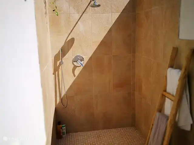 Villa Stella Errans en Italia, Sicilia, Ispica - villa La ducha al aire libre. Solo enjuaga la sal del mar