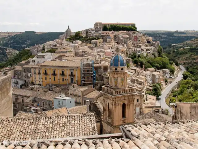 Villa Stella Errans en Italia, Sicilia, Ispica - villa Ragusa Ibla (Patrimonio de la Humanidad por la UNESCO). Situado a 30 km de Stella Errans, el casco antiguo de Ragusa con su fascinante casco antiguo,