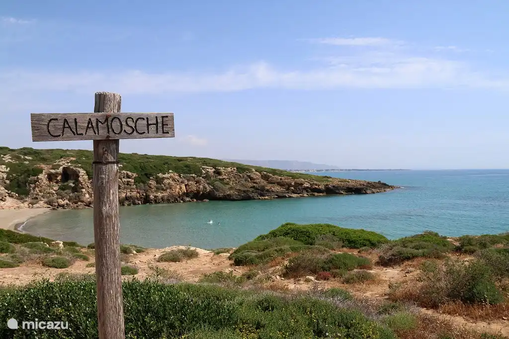 Der unberührte Strand von Calamosche, der sich im Naturschutzgebiet Vendicari befindet, ist auf jeden Fall einen schönen Spaziergang wert. Hervorragend zum Schnorcheln geeignet 
31 km (40 Minuten).