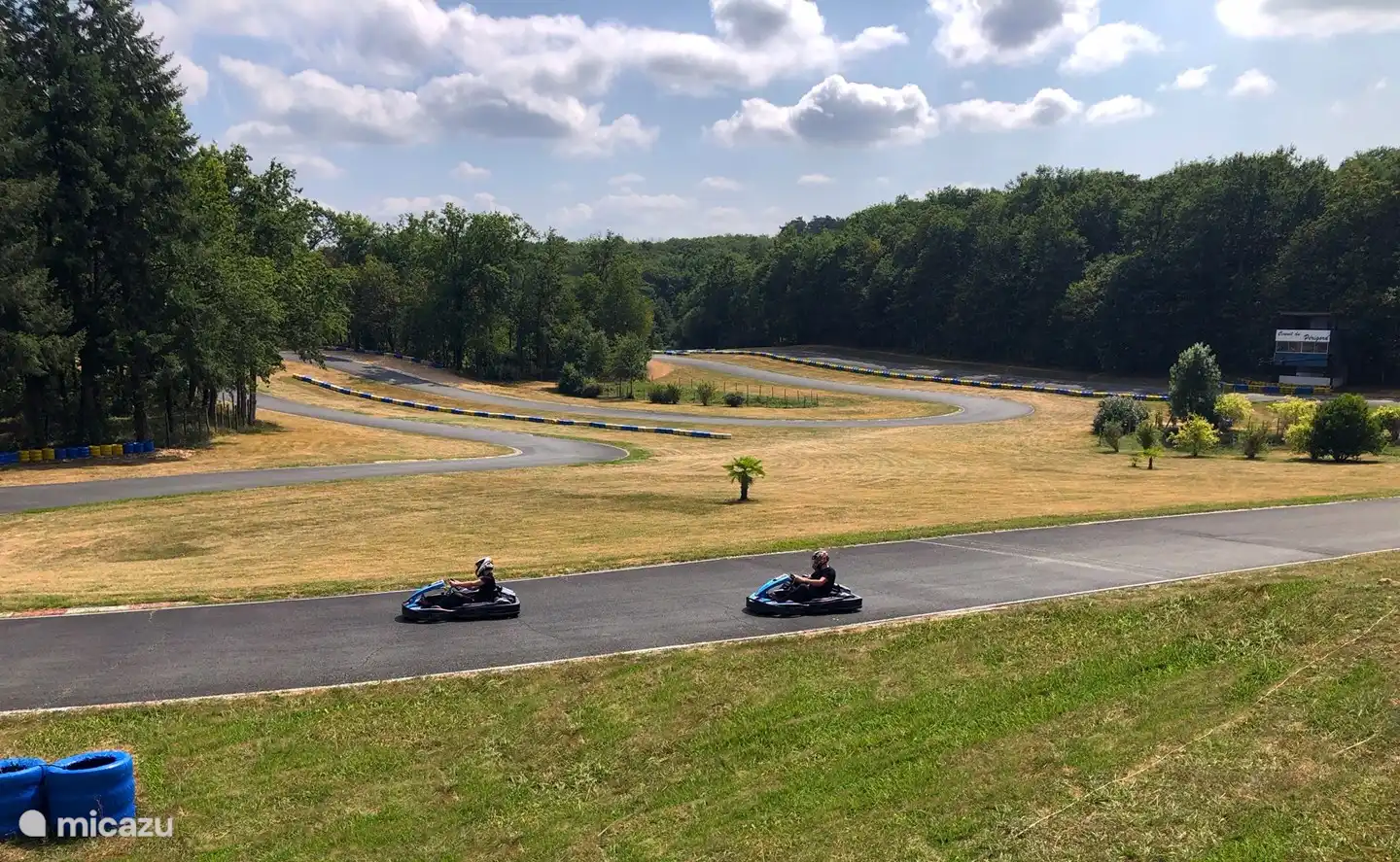 Le circuit de karting de Teyjat se trouve à 20 minutes de route de la Villa 'Village'. Il y a des circuits ici pour tous les groupes d'âge à partir de 6 ans.