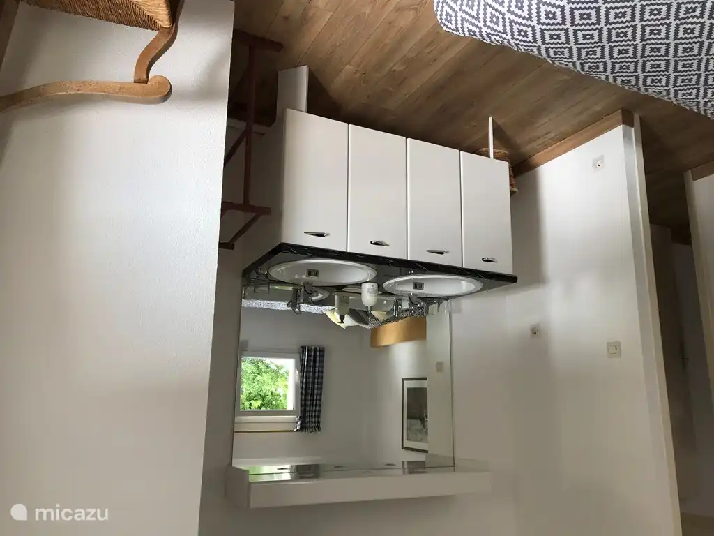 Lavabo double dans la chambre des maîtres au premier étage.