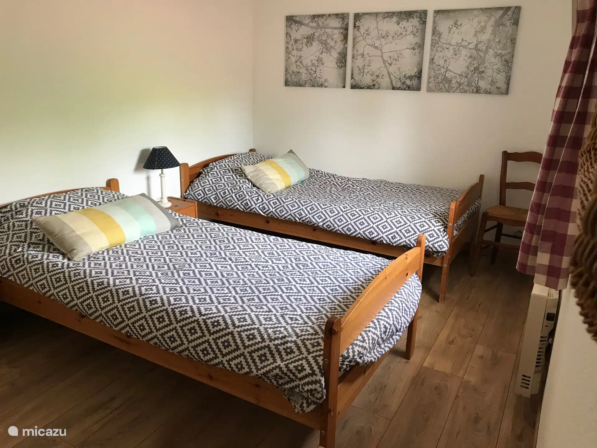 Les troisième et quatrième chambres du premier étage disposent toutes deux de lits jumeaux.